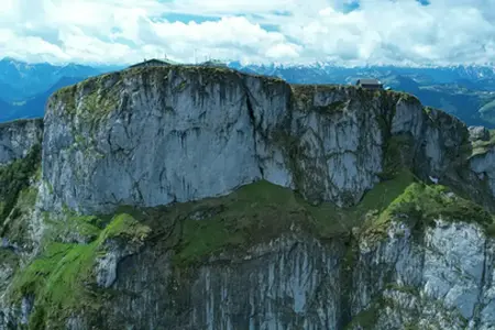 Călătorie confortabilă în Austria, pe autostradă.