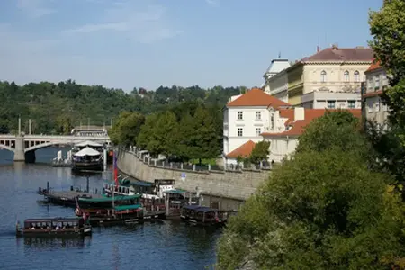 Na diaľniciach v Českej republike: Možnosti cestovania a pamätihodnosti